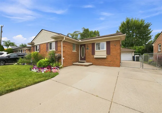Photo 2 of Sale Pending at 11414 Beech Daly Rd, Redford, MI 48239 | MLS# 70552313 | Listing updated on 2026-08-17