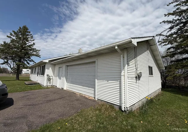 Homes for sale in Chassell, MI | 42976 Willson Memorial Dr, Chassell, MI 49916 | MLS# 50208206