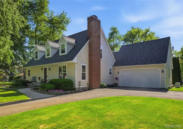 Homes for sale in Lake Orion, MI | 830 Hemingway Rd, Lake Orion, MI 48362 | MLS# 61000246