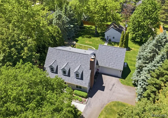 Homes for sale in Lake Orion, MI | 830 Hemingway Rd, Lake Orion, MI 48362 | MLS# 61000246
