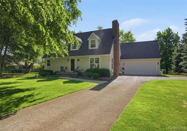 Homes for sale in Lake Orion, MI | 830 Hemingway Rd, Lake Orion, MI 48362 | MLS# 61000246