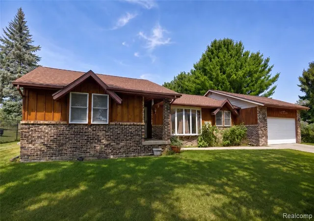 2nd image of 12524 Linden Rd, Linden, MI 48451 9455 | MLS# 61023282