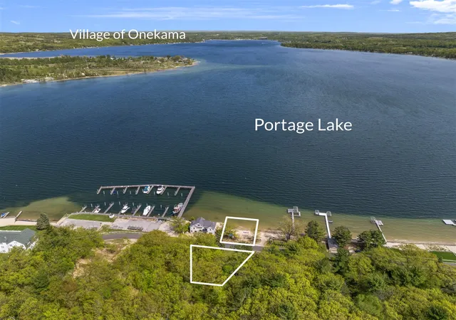 Homes for sale in Onekama, MI | 8468 Portage Point Dr, Onekama, MI 49675 | MLS# 70530688
