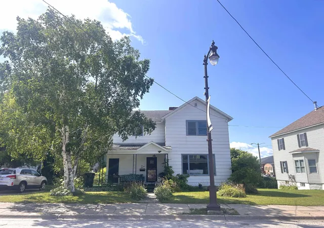 Photo 3 of Single family home for sale at 219 Walnut St, Manistique, MI 49854 | MLS# 50215874 | Listing updated on 2026-10-08