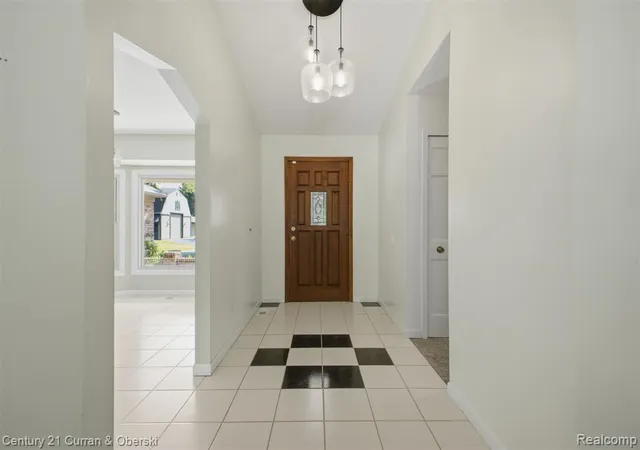 Photo 2 of Sale Pending at 35903 Howard Rd, Farmington Hills, MI 48331 | MLS# 61017988 | Listing updated on 2026-08-23