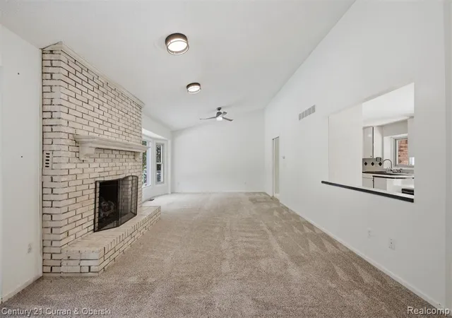 Photo 4 of Sale Pending at 35903 Howard Rd, Farmington Hills, MI 48331 | MLS# 61017988 | Listing updated on 2026-08-23