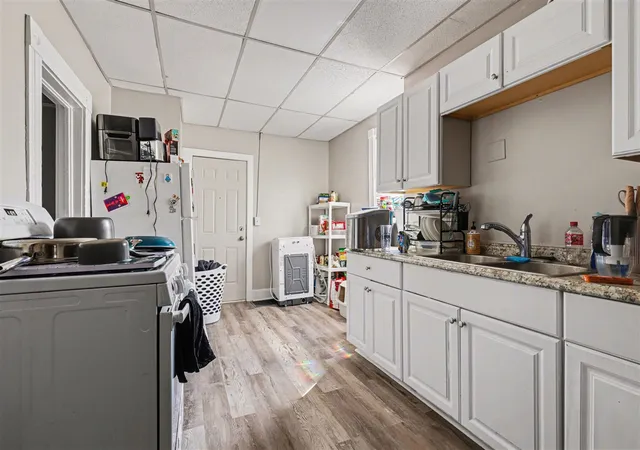 Listing Photo 5 - Condo for sale in building located at 1246 Alpine Ave, Grand Rapids, MI 49504