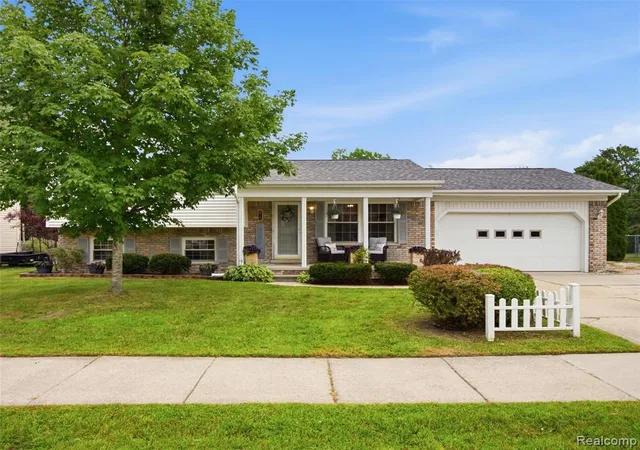 1st image of 815 Montana St, Marysville, MI 48040 | MLS# 61022745