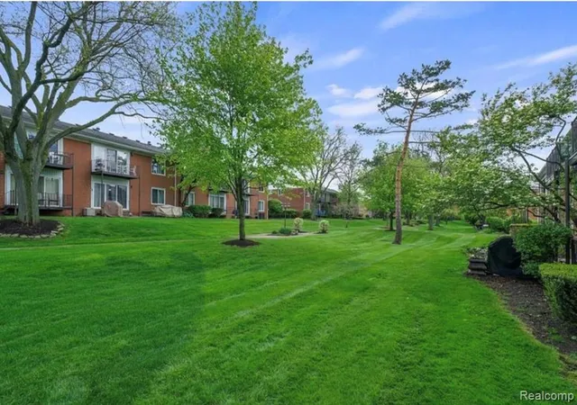 Photo 3 of Condo for sale at 2472 Mulberry Sq #22, Bloomfield Hills, MI 48302 | MLS# 61014435 | Listing updated on 2026-08-20