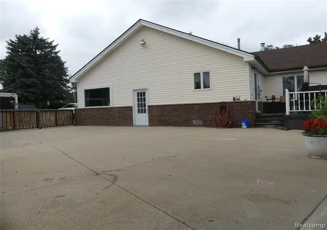 Photo 3 of Single family home for sale at 8335 Pardee Rd, Taylor, MI 48180 2747 | MLS# 61024160 | Listing updated on 2026-10-19