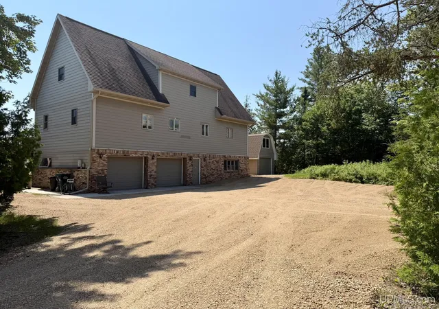 Photo 1 of Single family home for sale at 7957 W Us2 Hwy, Manistique, MI 49854 | MLS# 50215244 | Listing updated on 2026-08-27