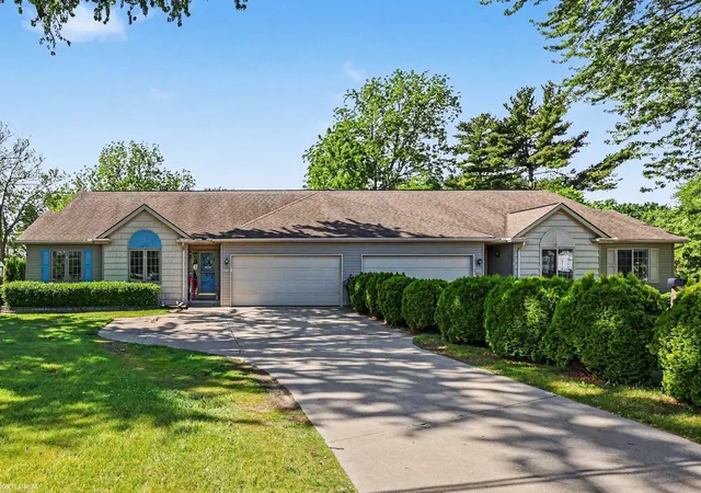 Homes for sale in Algonac, MI | 393 Pointe Tremble Rd, Algonac, MI 48001 | MLS# 50210566