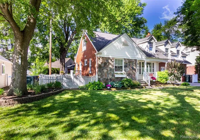 Photo 2 of Sale Pending at 21170 Outer Dr, Dearborn, MI 48124 | MLS# 61017542 | Listing updated on 2026-08-14