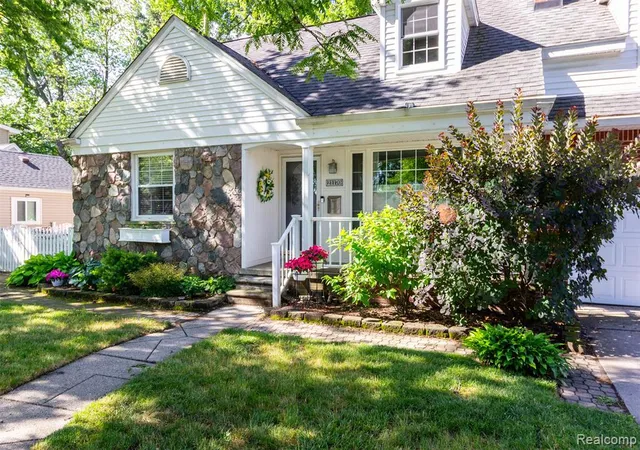 Photo 3 of Sale Pending at 21170 Outer Dr, Dearborn, MI 48124 | MLS# 61017542 | Listing updated on 2026-08-14