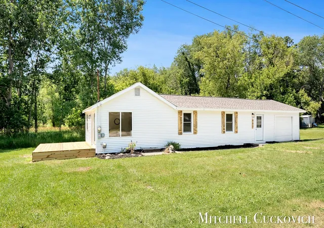 1st image of 402 W Washington St, Sheridan, MI 48884 | MLS# 70544680