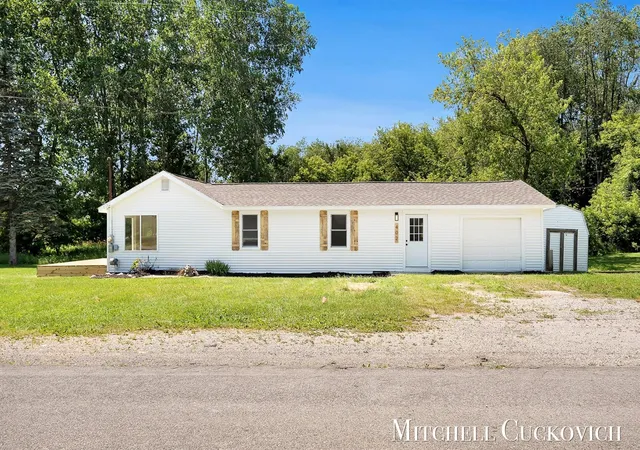 2nd image of 402 W Washington St, Sheridan, MI 48884 | MLS# 70544680