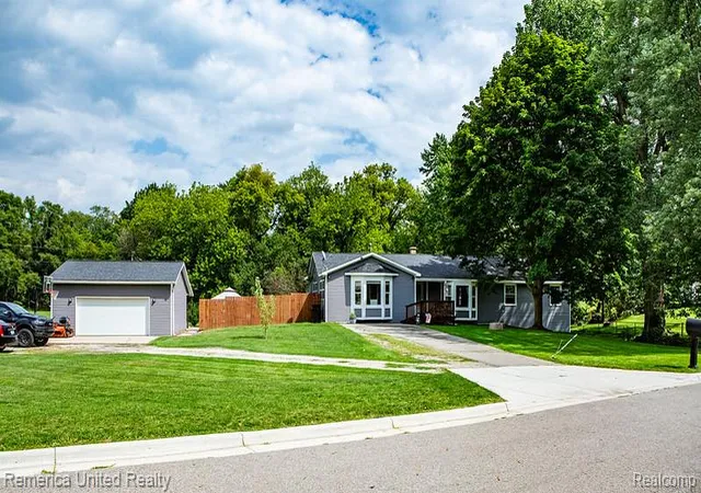 Photo 3 of Multi family home for sale at 252 Pinewood Dr, Fowlerville, MI 48836 9518 | MLS# 61025758 | Listing updated on 2026-09-13