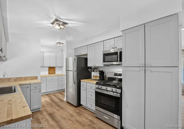 Photo 3 of Sale Pending at 399 Surrey Hts, Westland, MI 48186 3760 | MLS# 61023772 | Listing updated on 2026-09-17