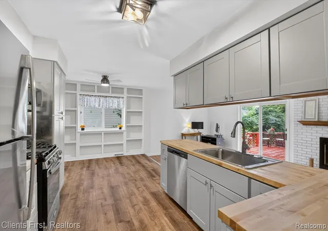 Photo 4 of Sale Pending at 399 Surrey Hts, Westland, MI 48186 3760 | MLS# 61023772 | Listing updated on 2026-09-19