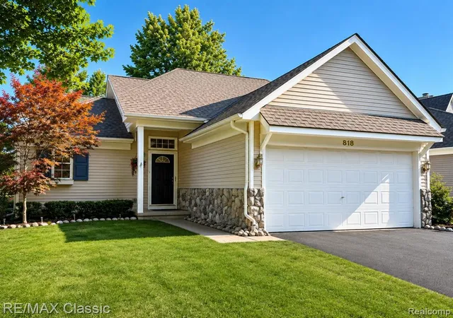 Photo 1 of Sale Pending at 818 Yorick Path #11, Wixom, MI 48393 | MLS# 61018101 | Listing updated on 2026-08-11