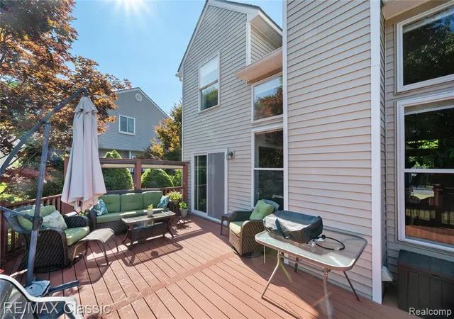 Listing Photo 2 - Condo for sale in building located at 818 Yorick Path, Wixom, MI 48393 - Unit #11
