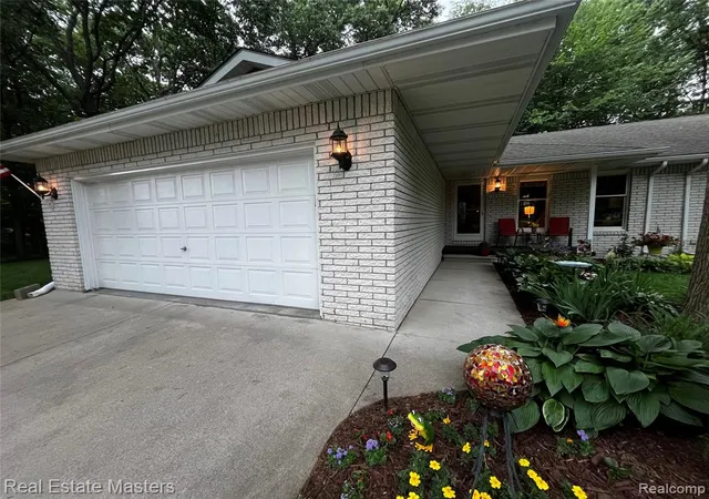 Homes for sale in Port Huron, MI | 3880 Butternut Ct, Port Huron, MI 48060