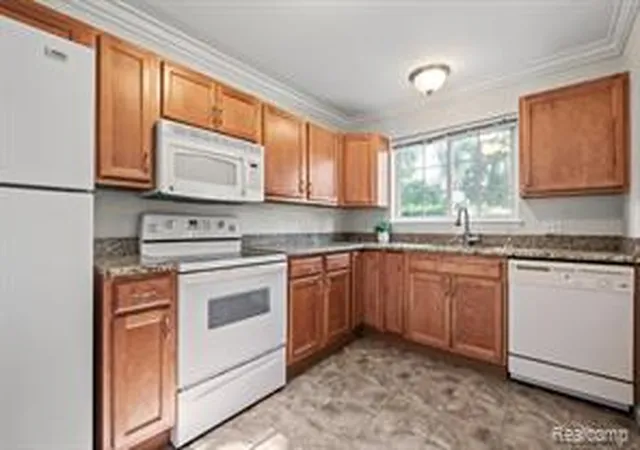 Homes for sale in Royal Oak, MI | 3551 W 14 Mile Rd, Royal Oak, MI 48073