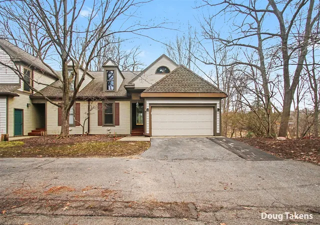 1st image of 4386 Ridge Ln, Wyoming, MI 49519 | MLS# 70522863