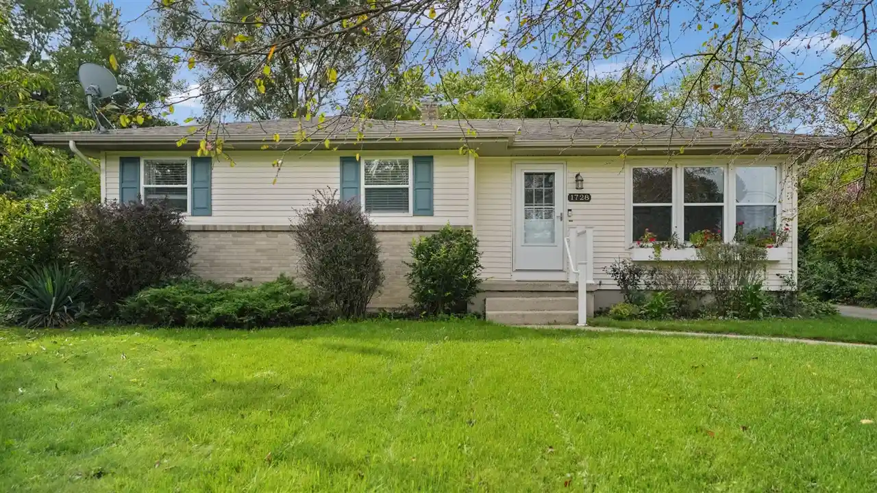 Photo 1 of Sale Pending at 1728 Langley St, Grand Rapids, MI 49508 | MLS# 70560879 | Listing updated on 2026-10-30