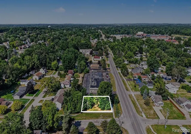 2nd image of 2703 Pontiac Lake Rd, Waterford, MI 48328 | MLS# 61019076