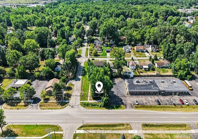 3rd image of 2703 Pontiac Lake Rd, Waterford, MI 48328 | MLS# 61019076
