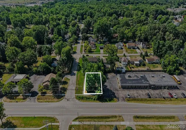 4th image of 2703 Pontiac Lake Rd, Waterford, MI 48328 | MLS# 61019076