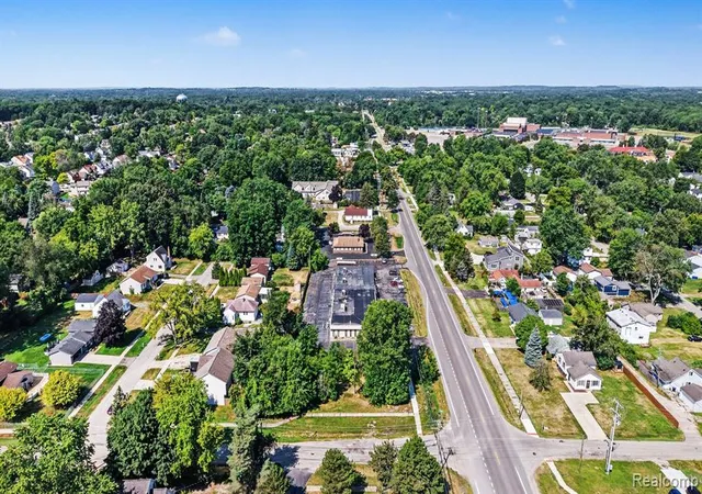 5th image of 2703 Pontiac Lake Rd, Waterford, MI 48328 | MLS# 61019076