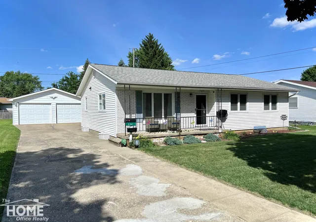 Homes for sale in Owosso, MI | 809 Moore St, Owosso, MI 48867 | MLS# 50212354