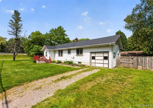 Homes for sale in Bridgeport, MI | 4322 Baker Rd, Bridgeport, MI 48722 | MLS# 61007458