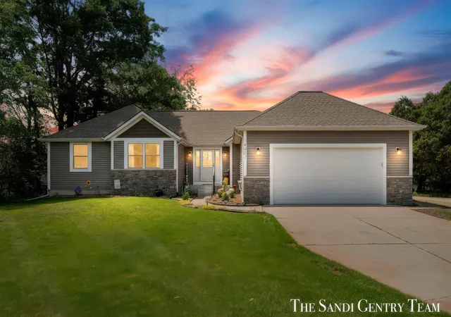 Homes for sale in Muskegon, MI | 4007 Meadow Ln, Muskegon, MI 49444 | MLS# 70542540