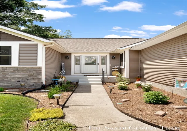 Homes for sale in Muskegon, MI | 4007 Meadow Ln, Muskegon, MI 49444 | MLS# 70542540