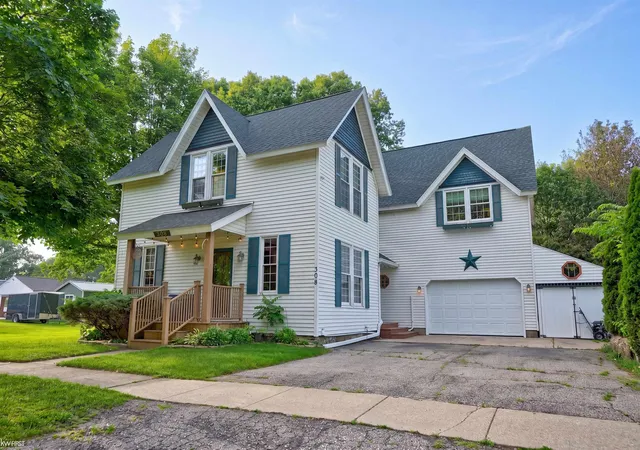 Homes for sale in Flushing, MI | 308 Emily St, Flushing, MI 48433 | MLS# 50214305