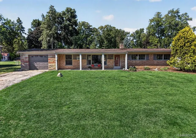 4th image of 8144 Kenwick Dr, White Lake, MI 48386 | MLS# 61017645