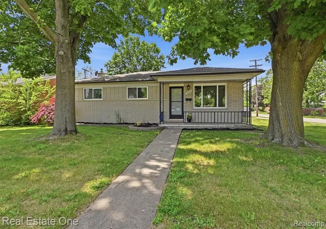 Photo 2 of Single Family Residence at 9649 Beech Daly Rd, Redford, MI 48239 | MLS# 61000505 | | Sold on 2026-07-10