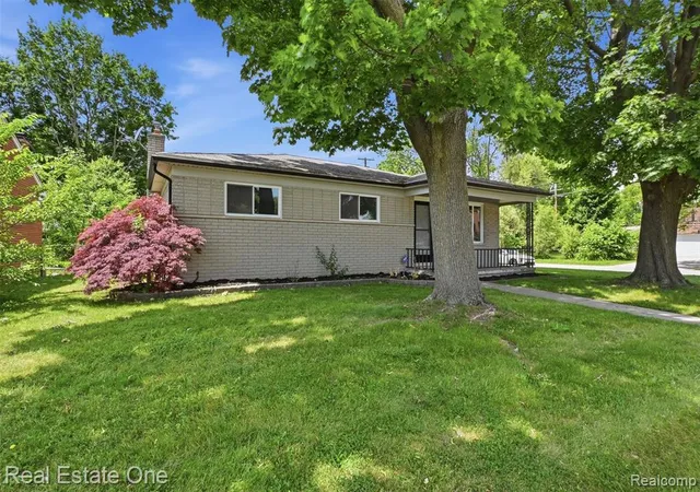Photo 3 of Single Family Residence at 9649 Beech Daly Rd, Redford, MI 48239 | MLS# 61000505 | | Sold on 2026-07-10