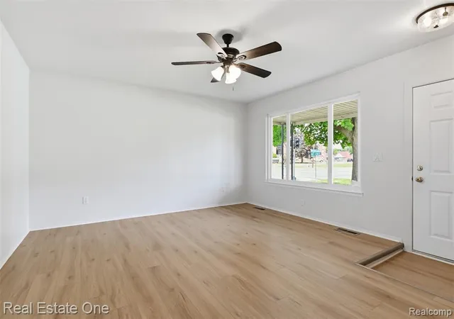 Photo 5 of Single Family Residence at 9649 Beech Daly Rd, Redford, MI 48239 | MLS# 61000505 | | Sold on 2026-07-10
