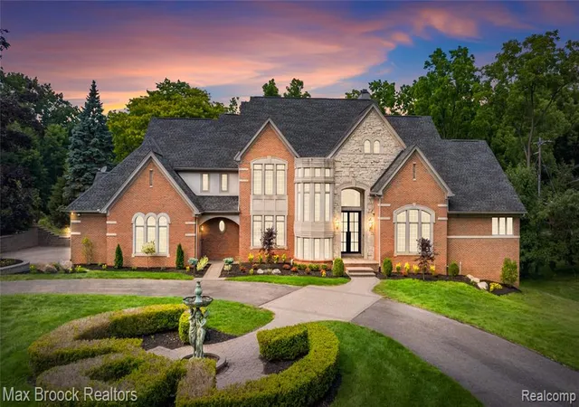 Photo 1 of Mansion for sale at 1888 W Tahquamenon Ct, Bloomfield Hills, MI 48302 2270 | MLS# 61025597 | Listing updated on 2026-08-29