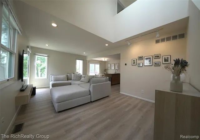 4th image of 2625 Northlawn Ave, Ypsilanti, MI 48197 | MLS# 61017934