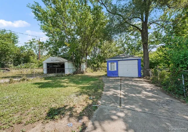 3rd image of 18680 Fairport St, Detroit, MI 48205 | MLS# 61017791