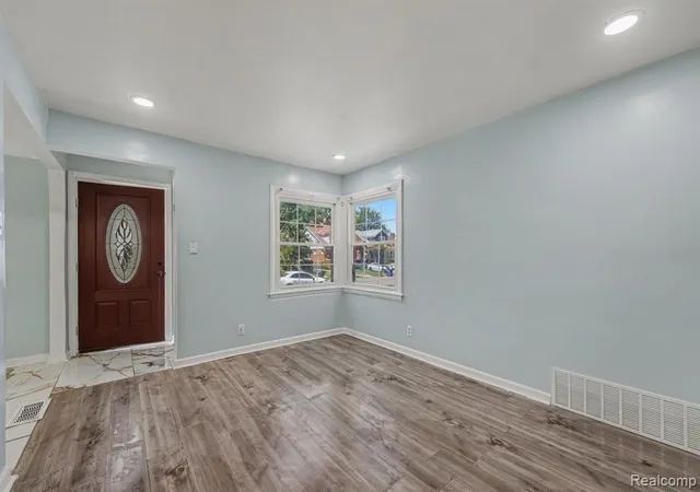 4th image of 18680 Fairport St, Detroit, MI 48205 | MLS# 61017791