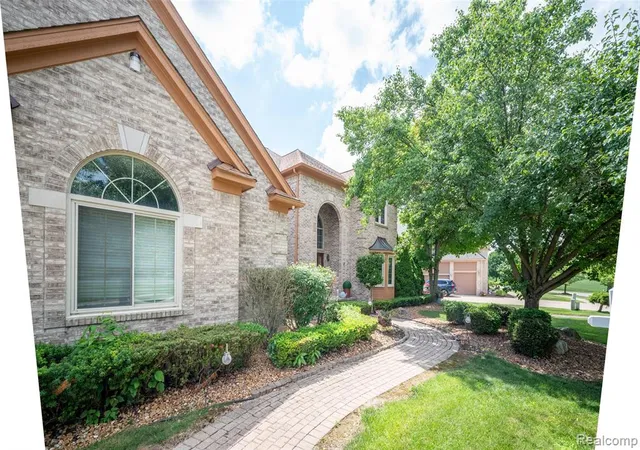 Photo 4 of Single family home for sale at 2935 Ivy Hl Dr, Commerce Township, MI 48382 | MLS# 61001966 | Listing updated on 2026-08-31