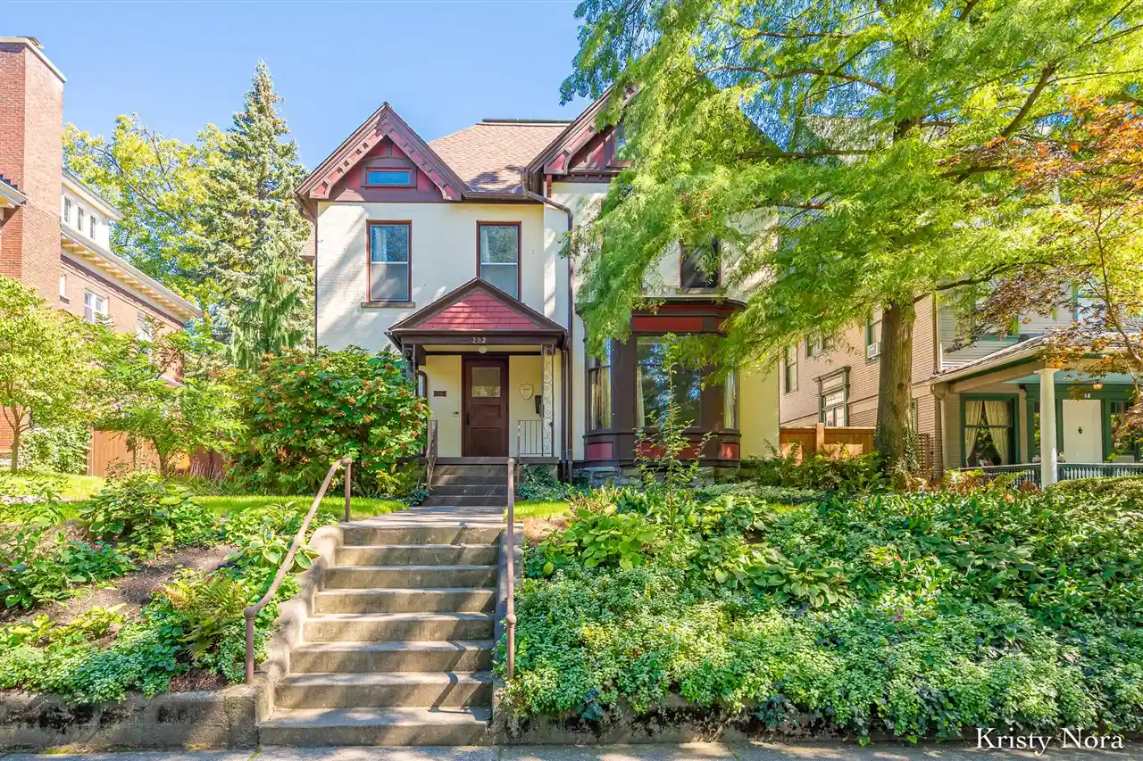 Photo 1 of Single family home for sale at 252 Madison Ave, Grand Rapids, MI 49503 | MLS# 70559193 | Listing updated on 2026-10-15