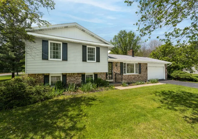 Homes for sale in Marshall, MI | 301 Sherman Dr, Marshall, MI 49068 | MLS# 70530846