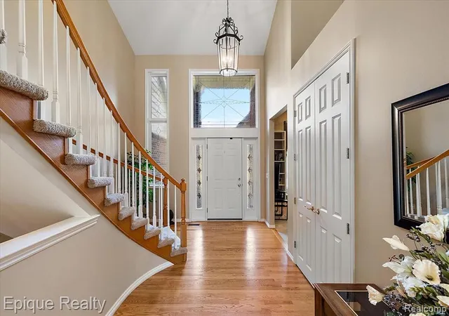 4th image of 5675 Golf Pointe Dr, Clarkston, MI 48348 | MLS# 61003469